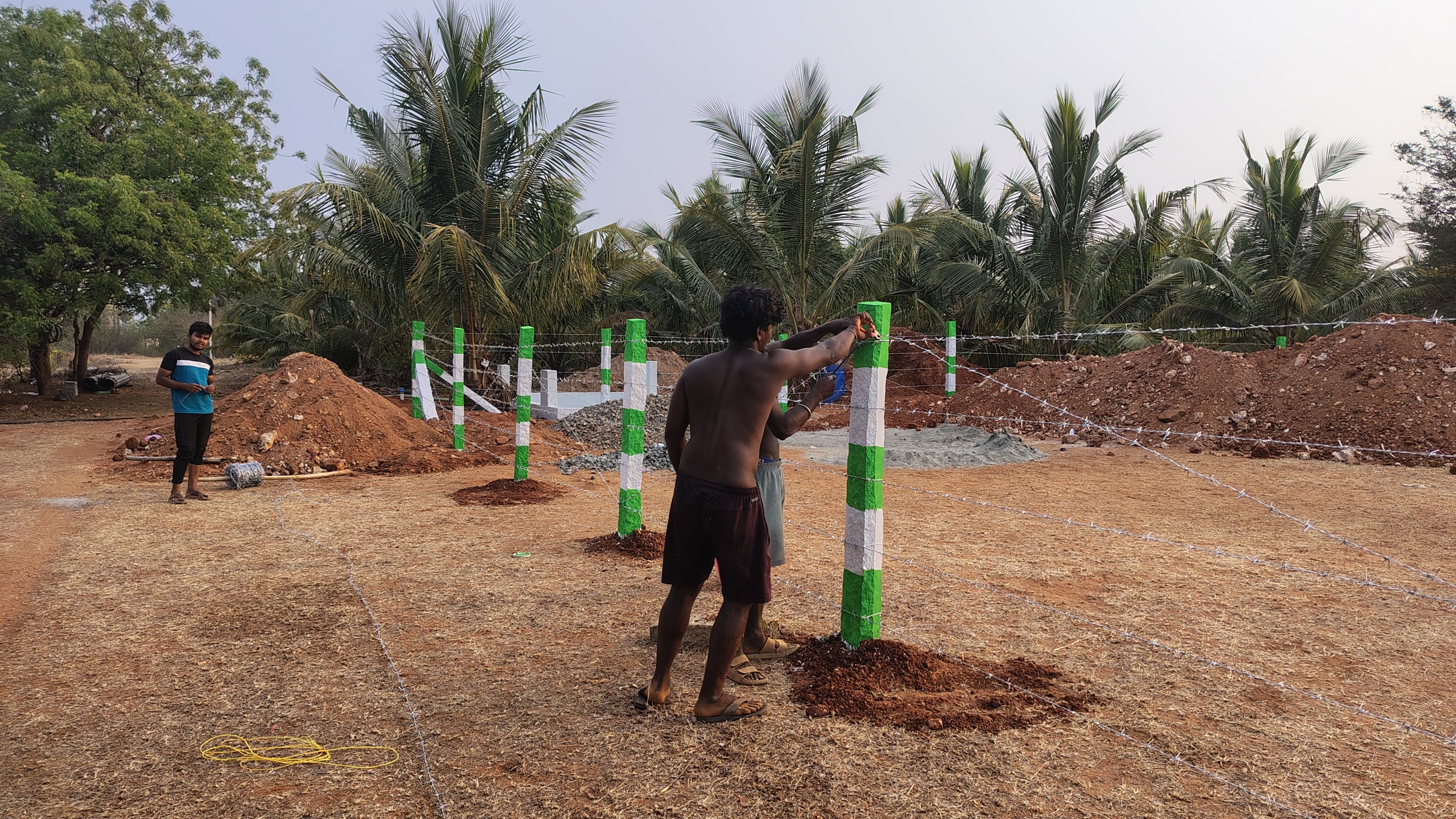 Barbed Wire Fencing in Tiruppur – Affordable & Durable Security Fencing | Navi Fencing